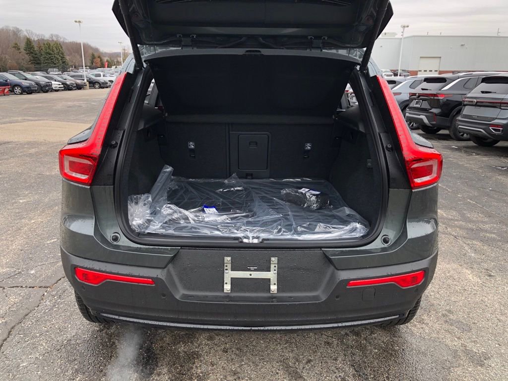 New 2026 Volvo XC40 B5 Plus w/ Protection Package Premier AWD/4WD image 36