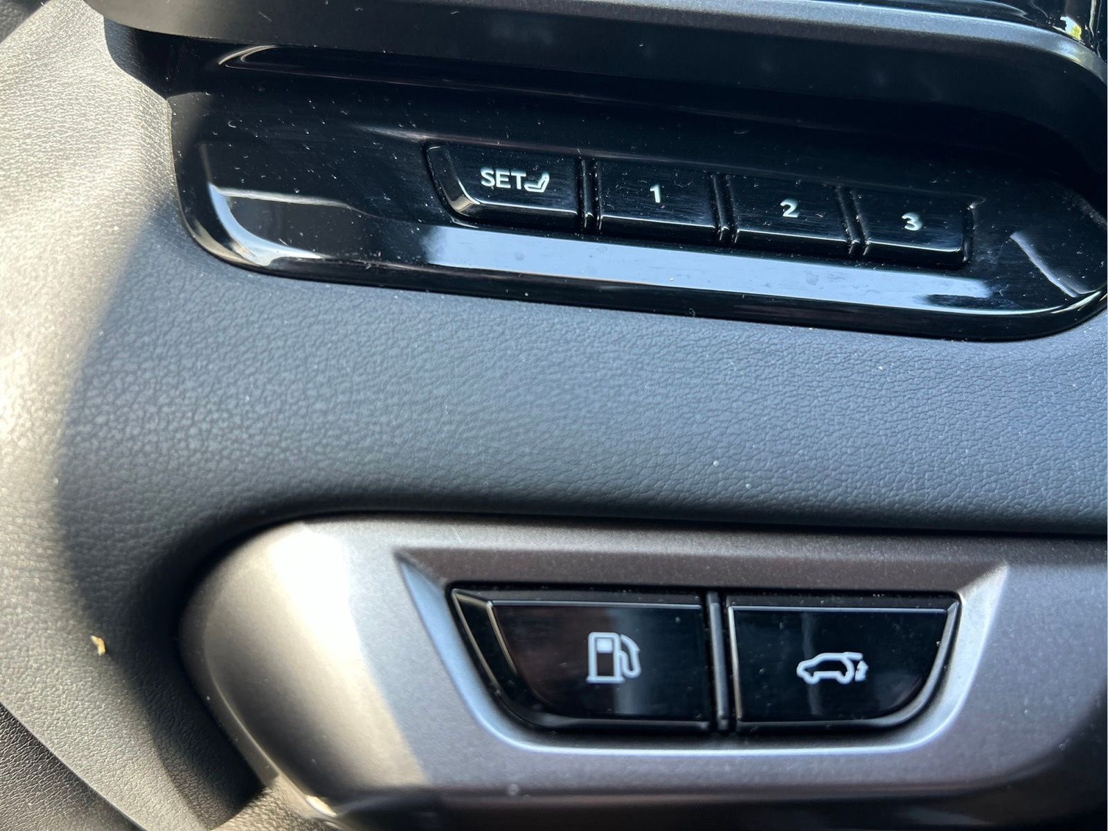 Used 2025 Lexus RX 350 Premium Plus w/ Convenience Package AWD/4WD image 25