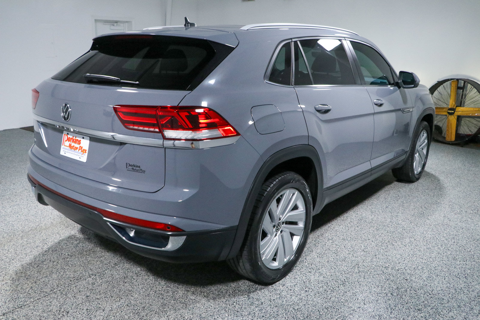 Used 2021 Volkswagen Atlas Cross Sport SE w/ Panoramic Sunroof Package FWD image 7