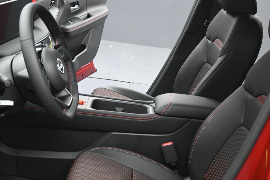 New 2026 Nissan Kicks SR AWD/4WD image 16