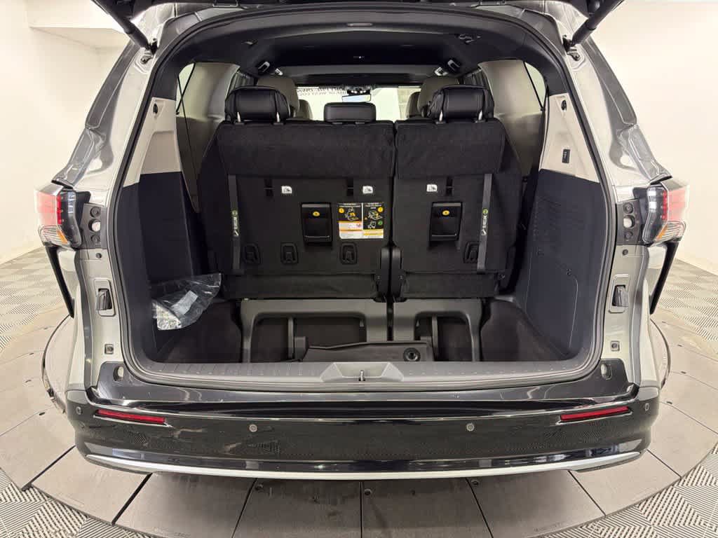 Used 2026 Toyota Sienna Limited FWD image 15