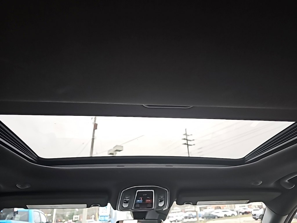 Certified 2025 Jeep Grand Cherokee Altitude image 4