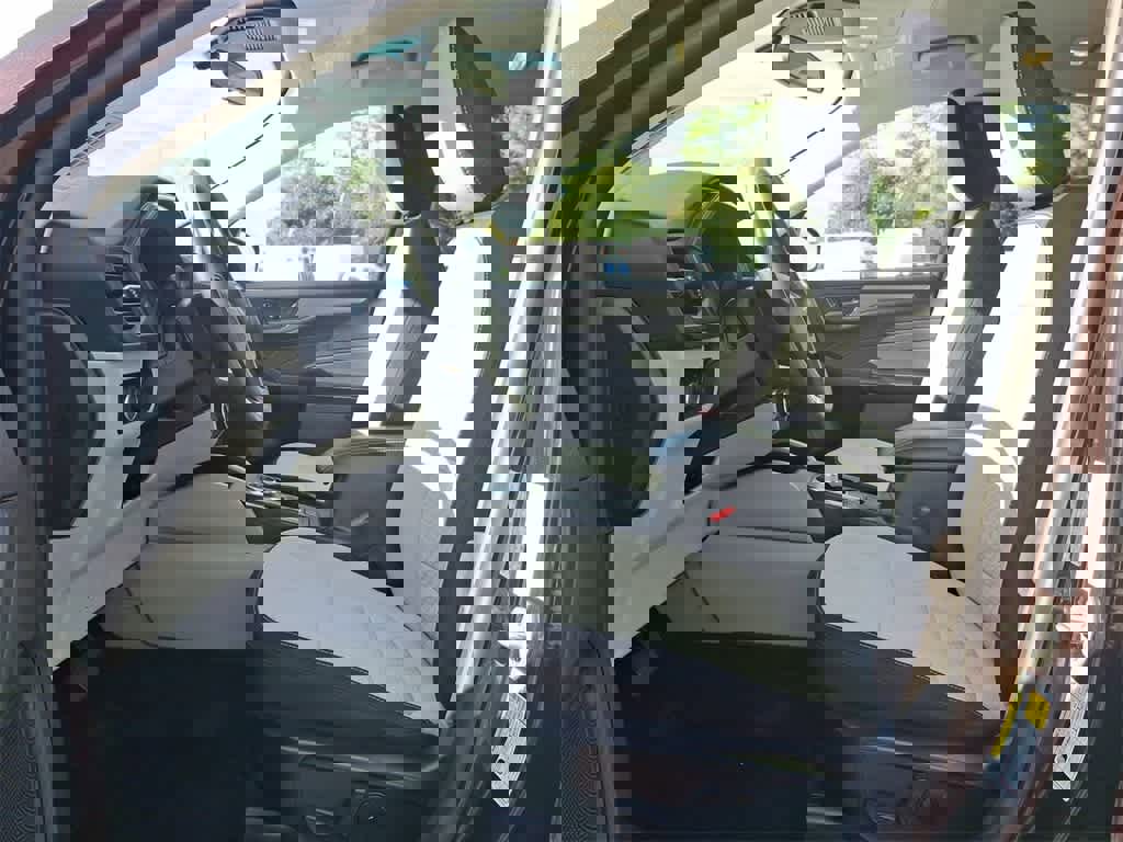 Used 2023 Ford Escape Active image 17