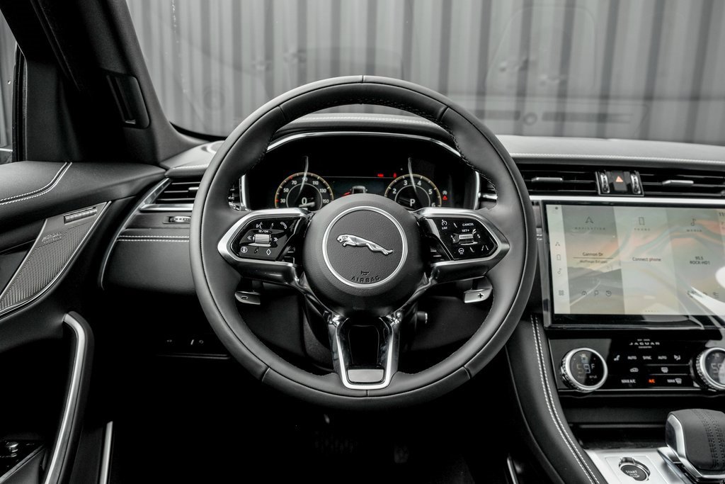 New 2026 Jaguar F-PACE R-Dynamic S image 18