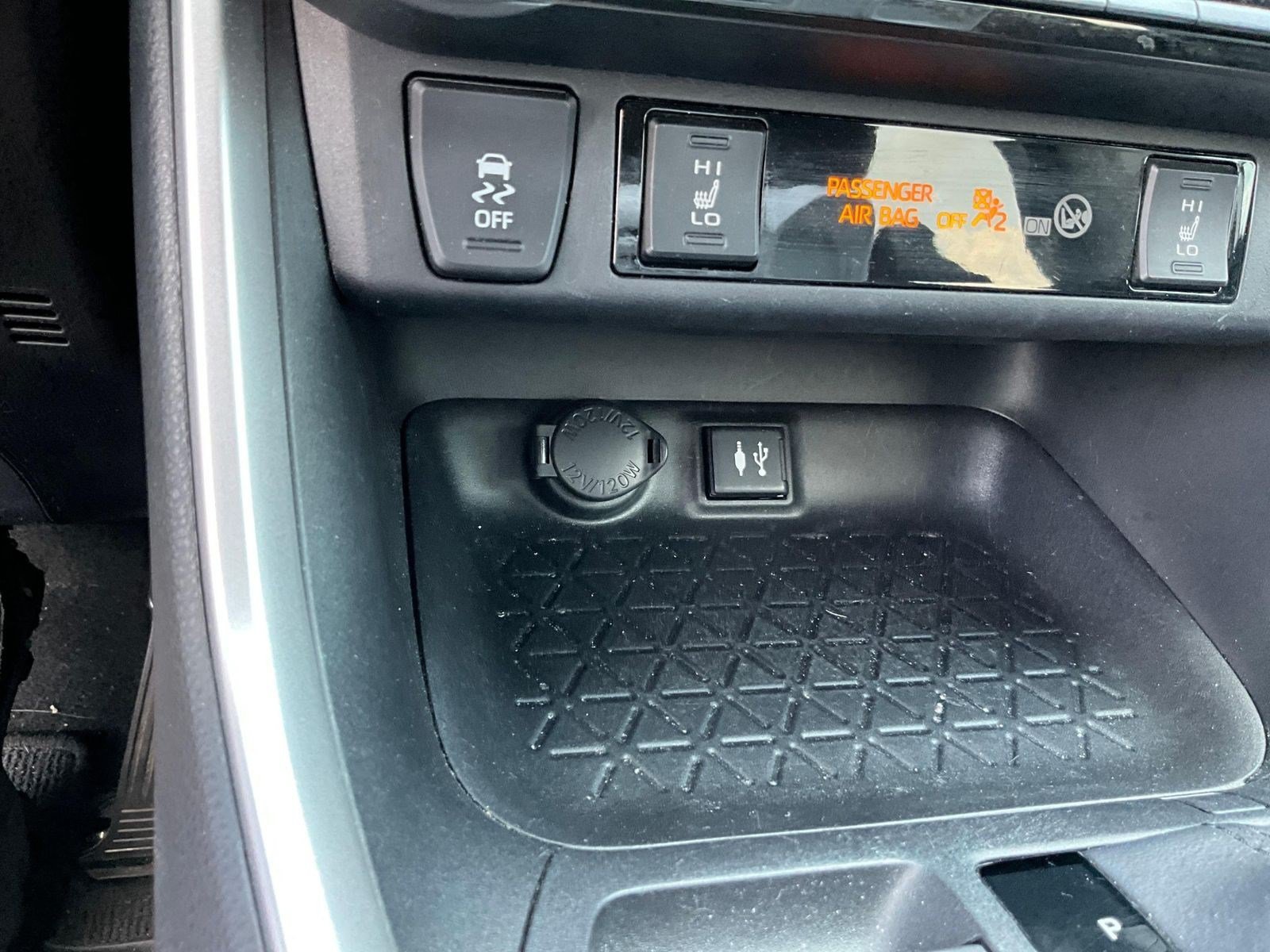 Used 2019 Toyota RAV4 XLE w/ Convenience Package AWD/4WD image 15