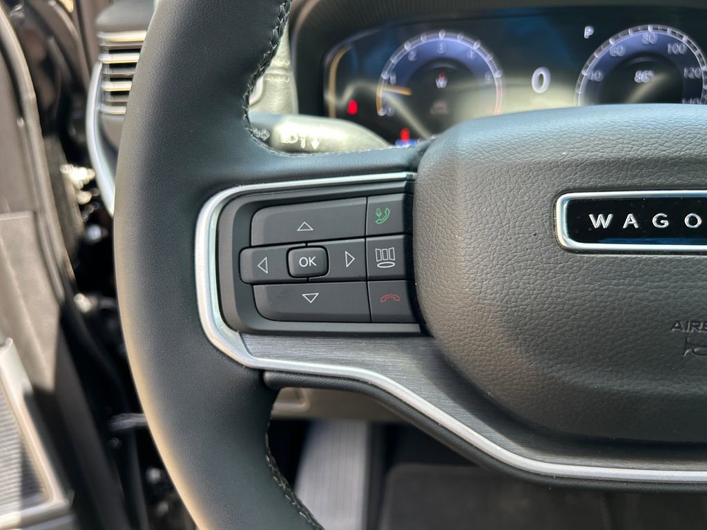 Used 2025 Jeep Wagoneer 4WD image 22