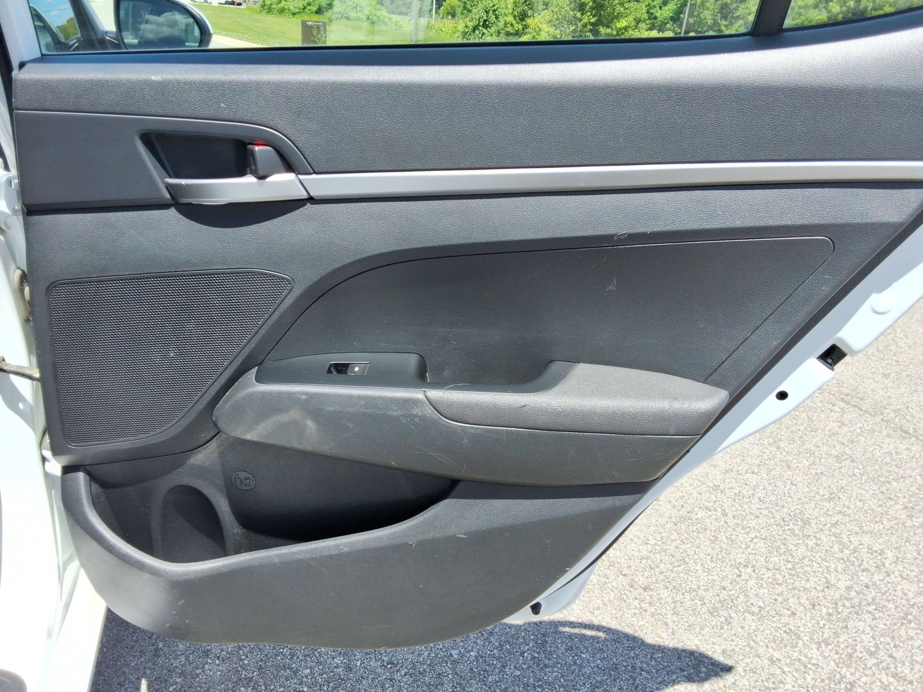 Used 2020 Hyundai Elantra SE w/ Cargo Package (C1) FWD image 24