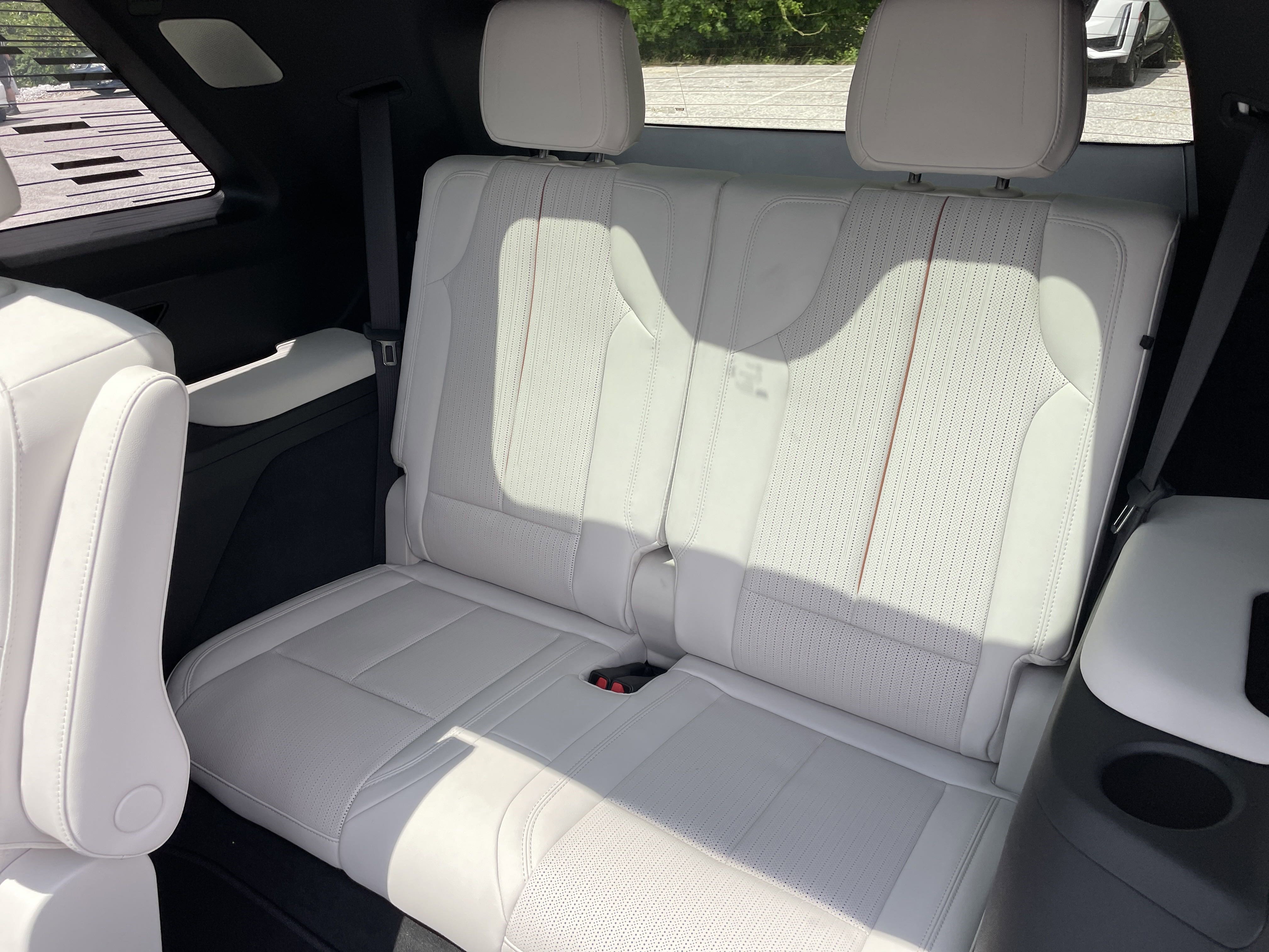New 2026 Cadillac Vistiq Luxury image 16