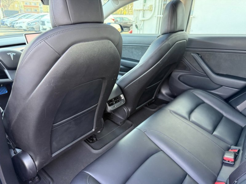 Used 2018 Tesla Model 3 Long Range image 17