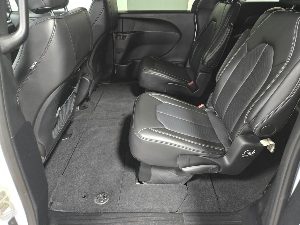 Used 2024 Chrysler Pacifica Touring-L w/ S Appearance Package AWD/4WD image 33