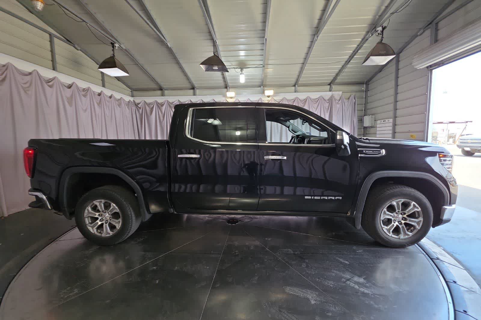 Used 2025 GMC Sierra 1500 SLT RWD image 9