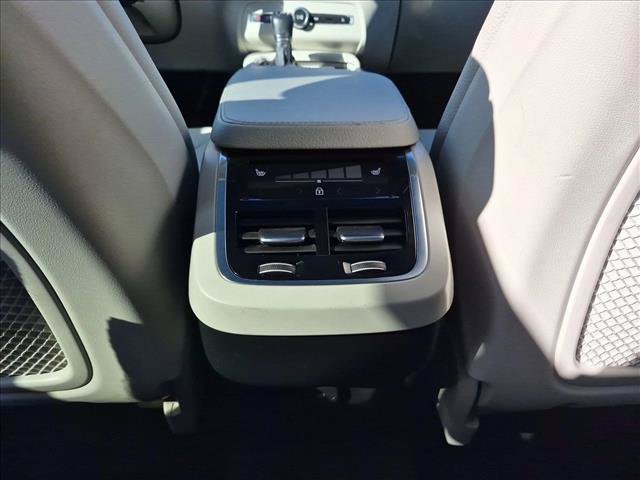 Used 2022 Volvo XC90 T5 Momentum AWD/4WD image 17