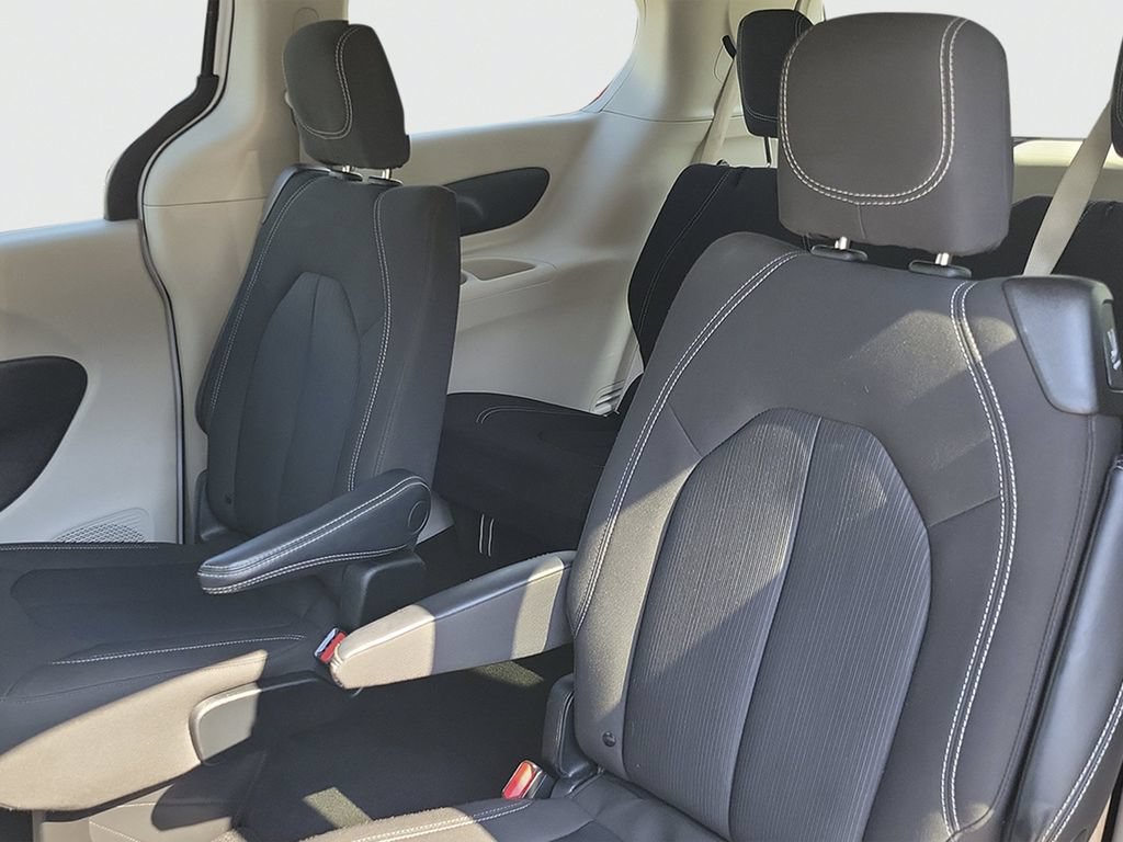 Used 2023 Chrysler Voyager LX FWD image 33