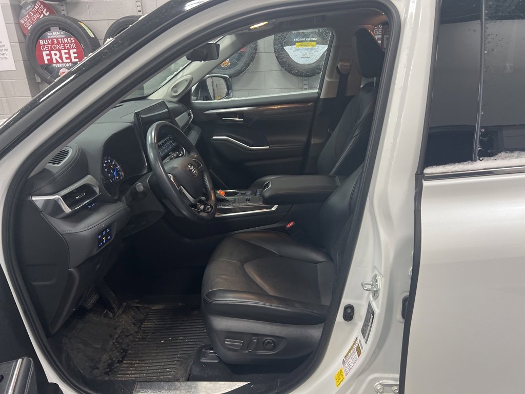 Used 2022 Toyota Highlander Platinum image 9