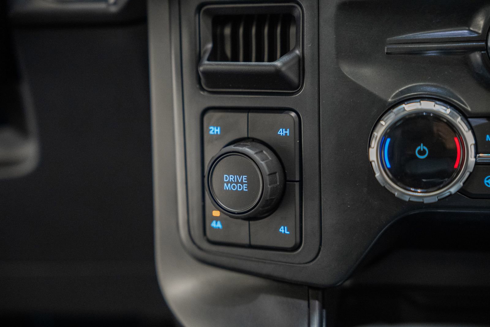 Used 2024 Ford F150 Lariat w/ Equipment Group 502A High image 33