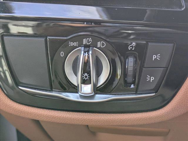 Used 2023 BMW 540i w/ Premium Package image 12