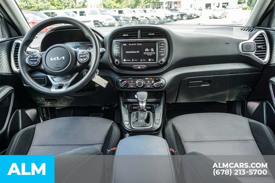 Used 2025 Kia Soul LX w/ LX Technology Package FWD image 26