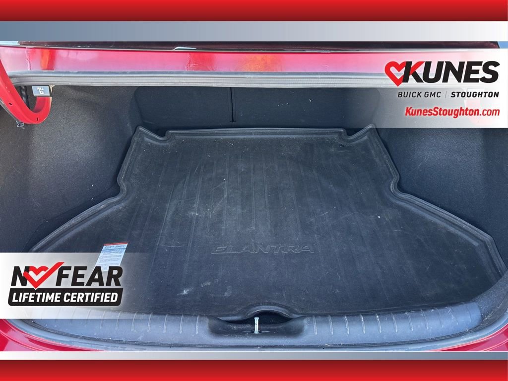 Used 2023 Hyundai Elantra Limited image 14