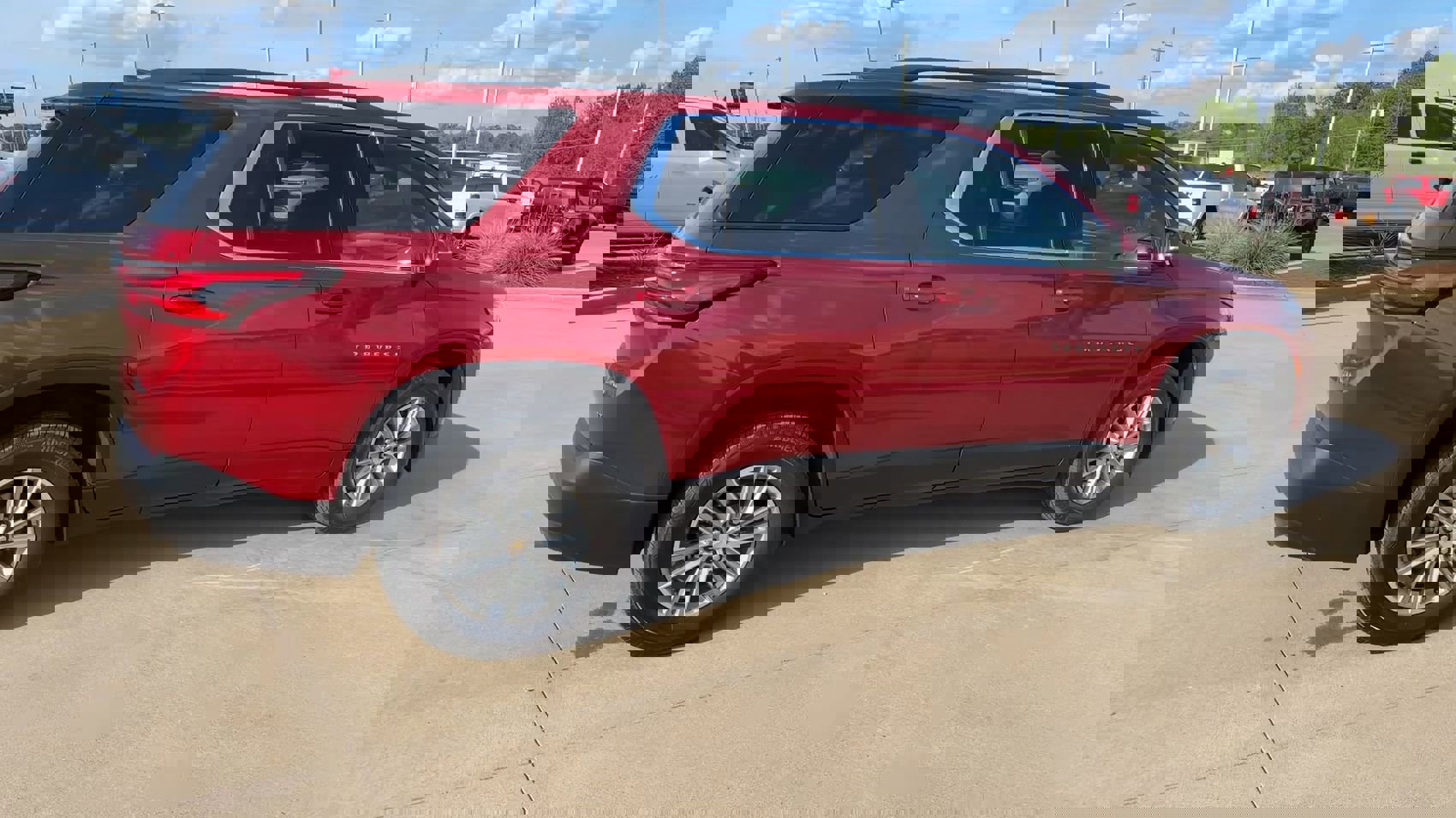 Used 2023 Chevrolet Traverse LT image 9