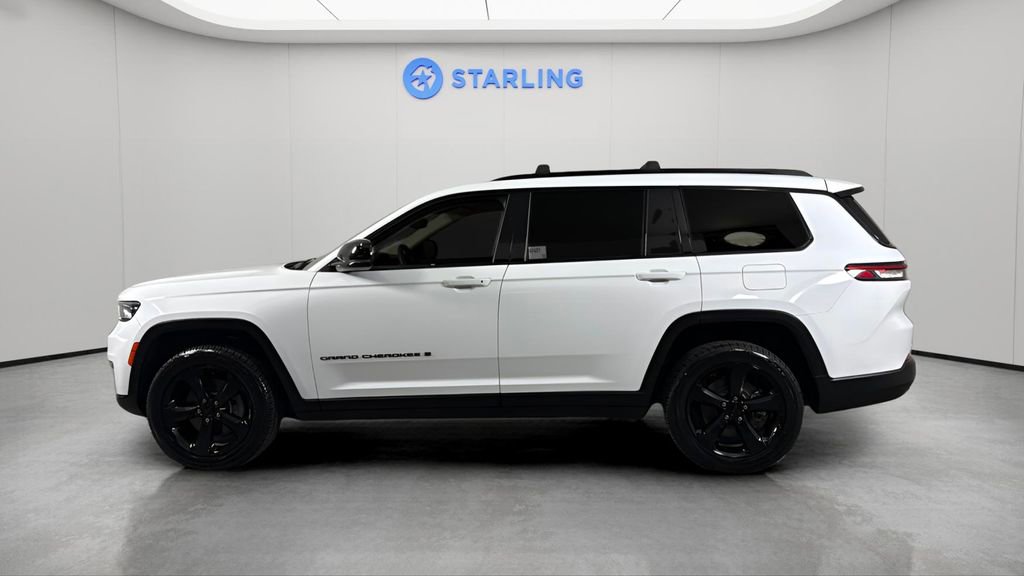 Used 2022 Jeep Grand Cherokee L Limited w/ Black Appearance Package image 3
