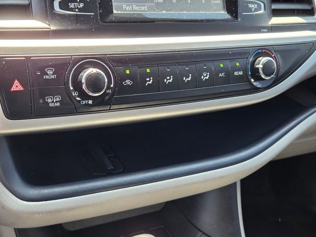 Used 2019 Toyota Highlander LE w/ Carpet Mat Package (TMS) FWD image 22