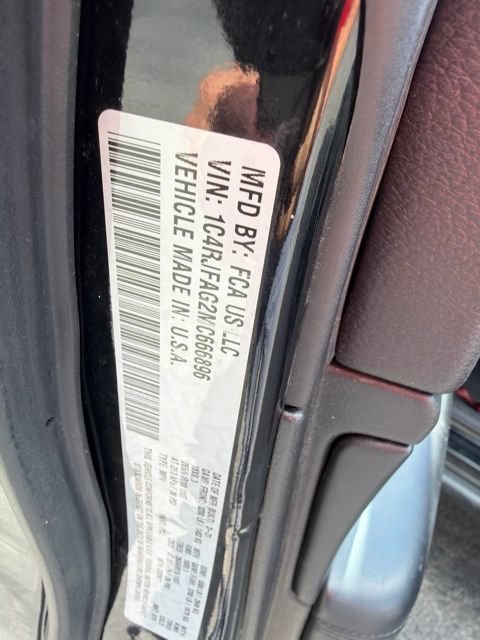 Used 2021 Jeep Grand Cherokee Laredo w/ Security & Convenience Group AWD/4WD image 11