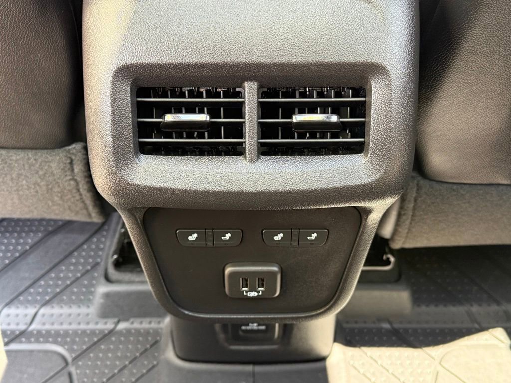 Used 2024 Chevrolet Equinox Premier AWD/4WD image 21