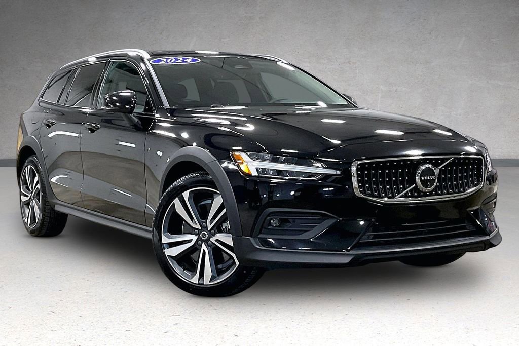 Certified 2024 Volvo V60 B5 Cross Country Plus AWD/4WD image 3