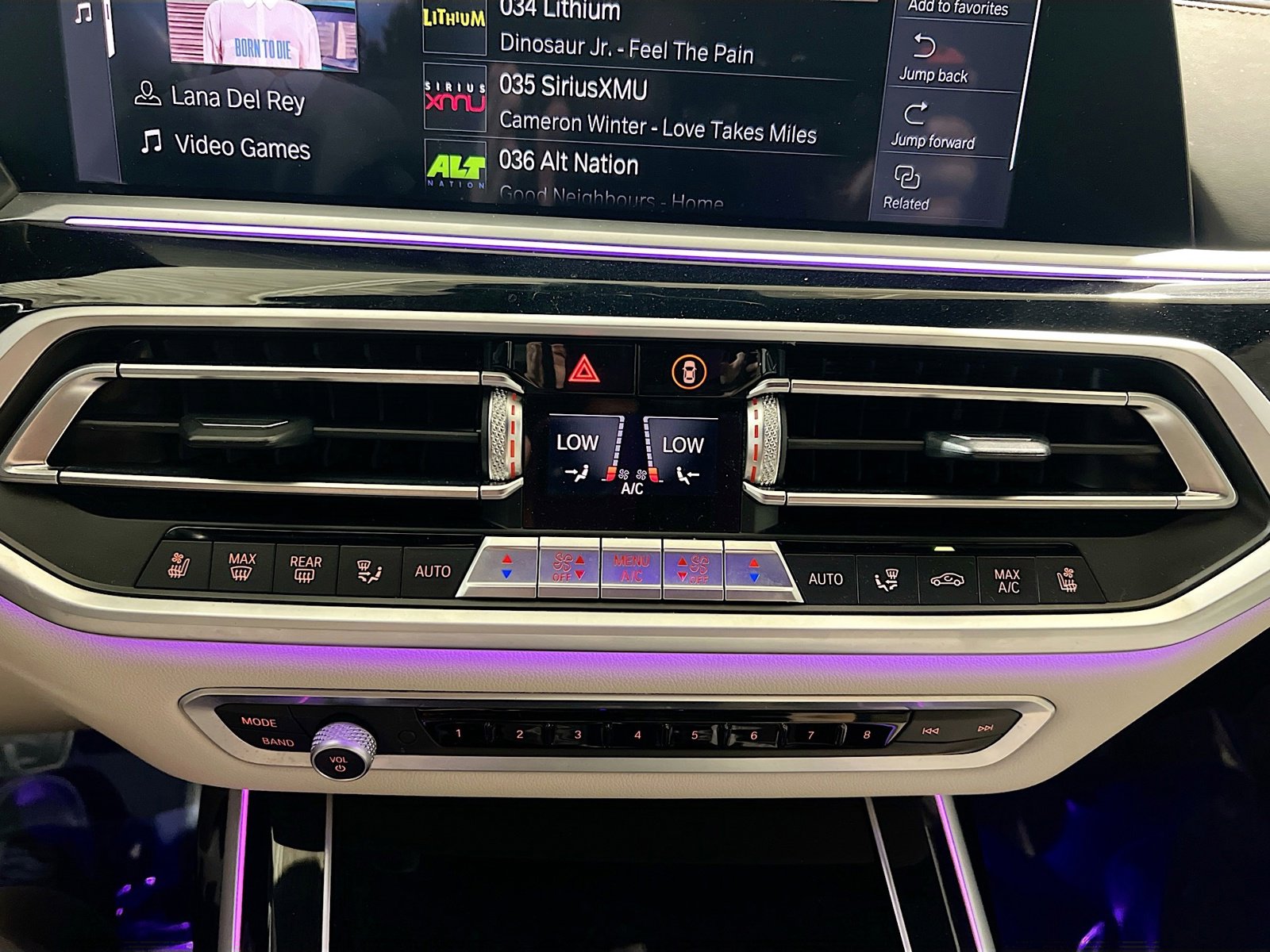 Used 2021 BMW X7 M50i image 12