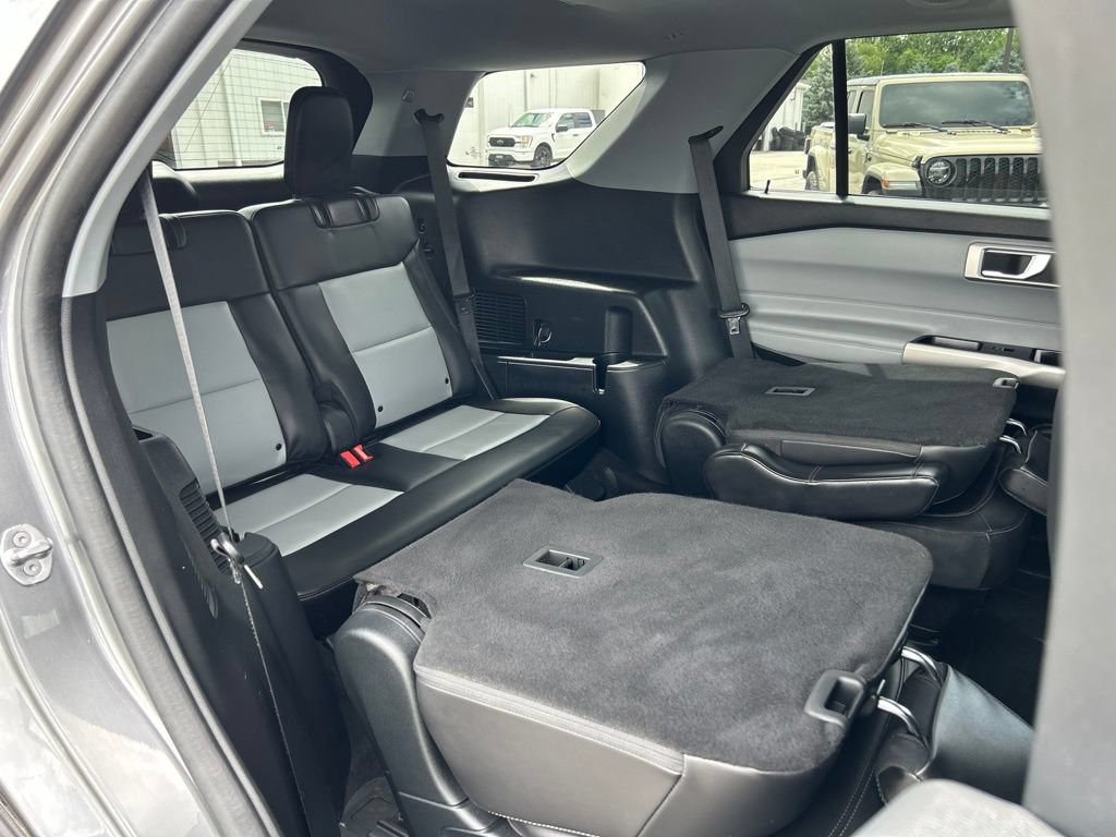 Used 2023 Ford Explorer XLT w/ Equipment Group 202A AWD/4WD image 47