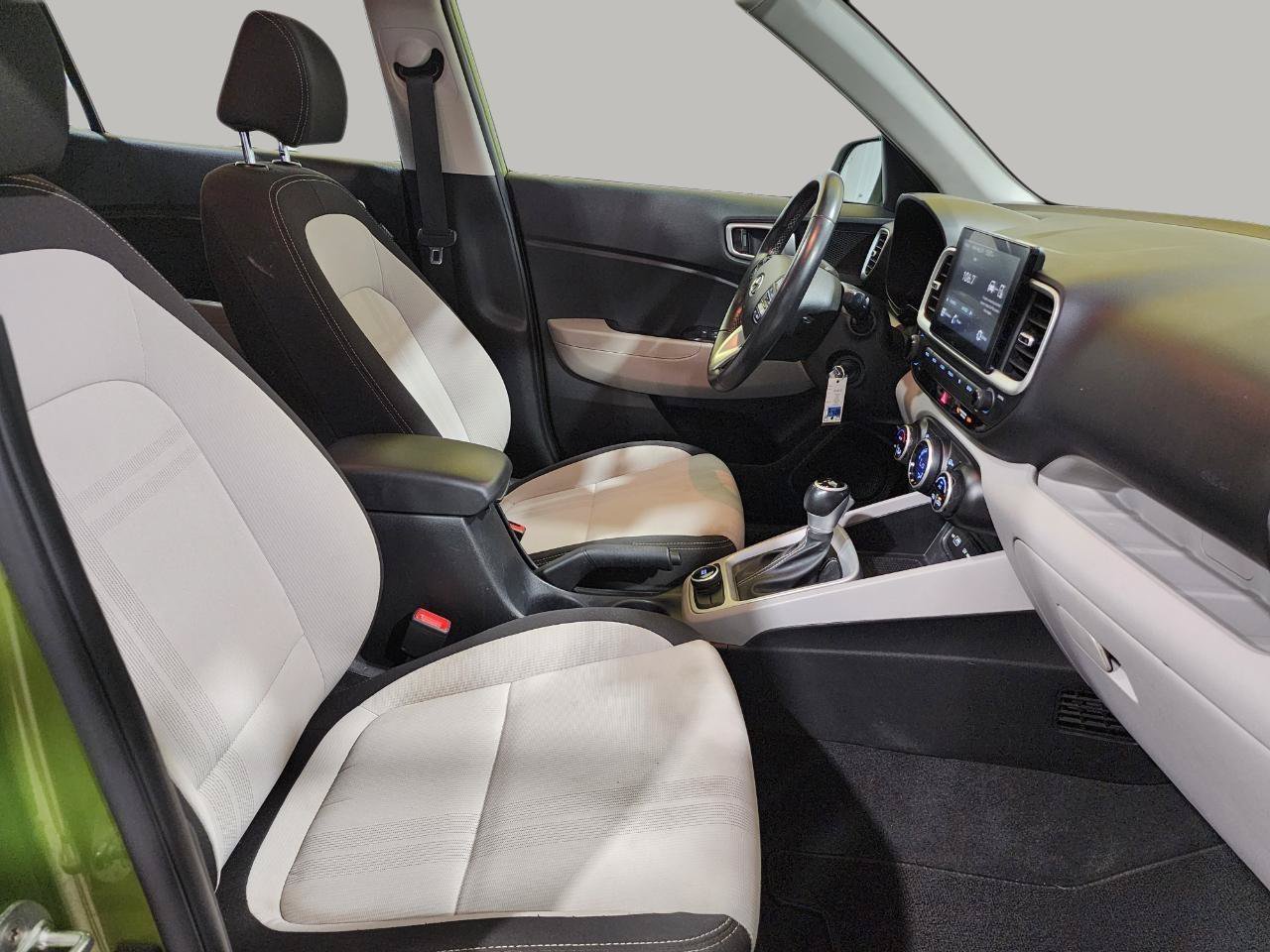 Used 2022 Hyundai Venue SEL FWD image 22