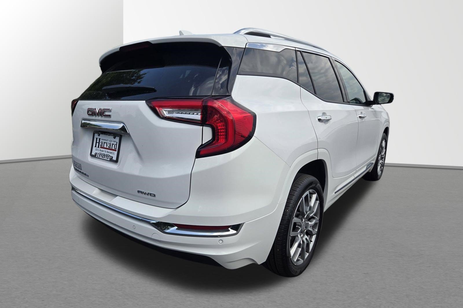 Used 2022 GMC Terrain Denali w/ Denali Premium Package AWD/4WD image 4
