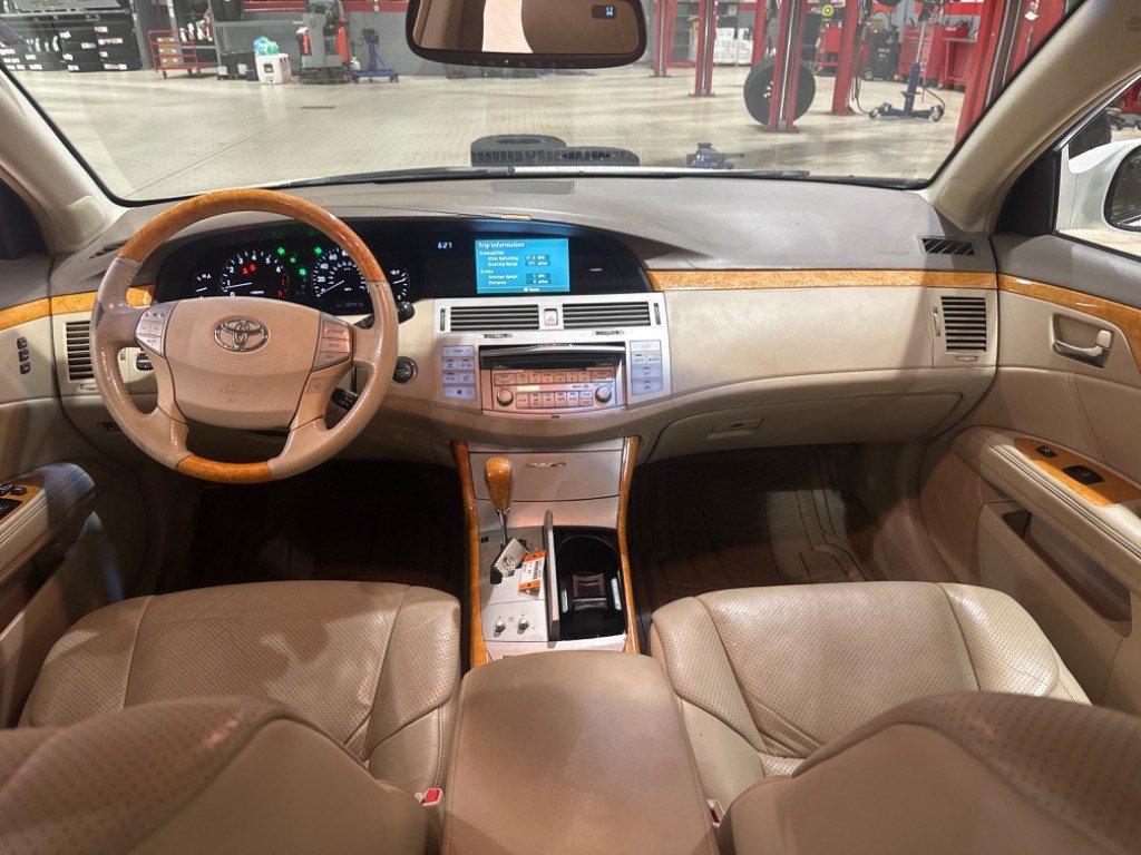 Used 2005 Toyota Avalon Limited FWD image 41