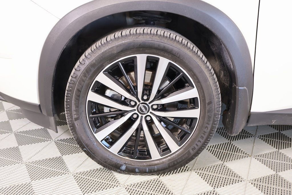 Used 2024 Nissan Pathfinder Platinum image 21