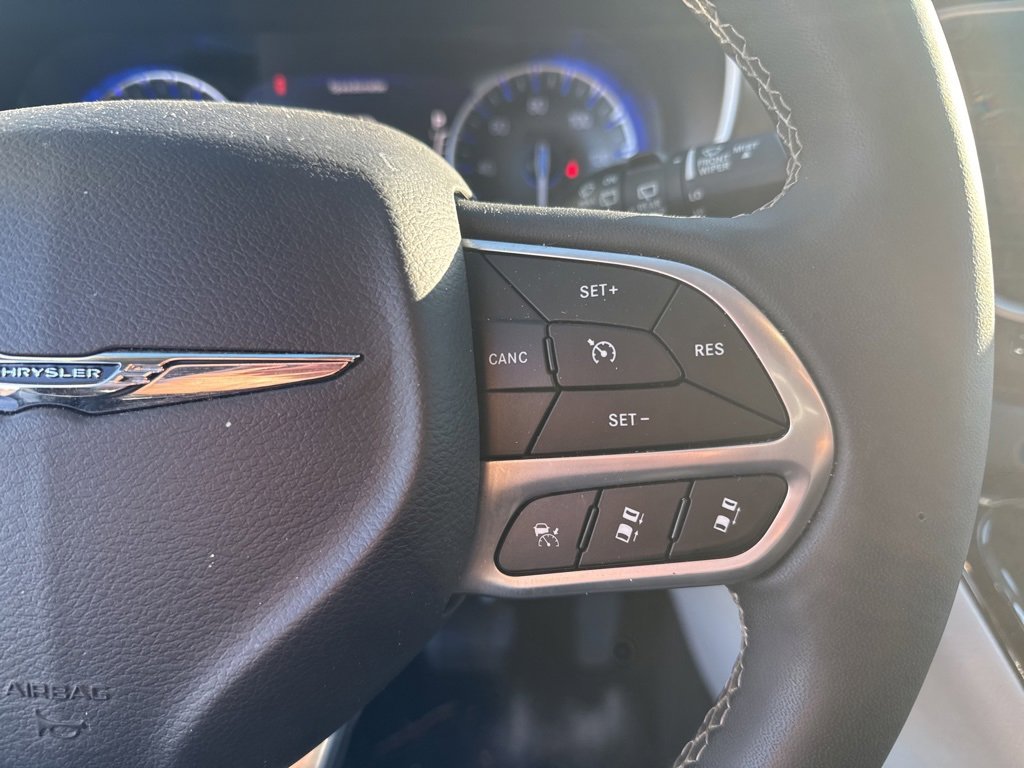 Used 2024 Chrysler Pacifica Touring-L image 29