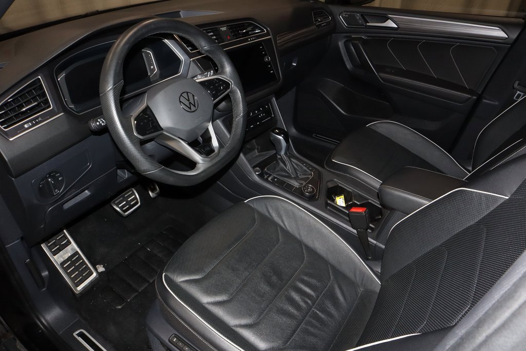 Used 2024 Volkswagen Tiguan SEL R-Line image 25