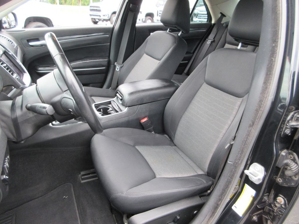 Used 2020 Chrysler 300 Touring w/ Sport Appearance Package RWD image 15