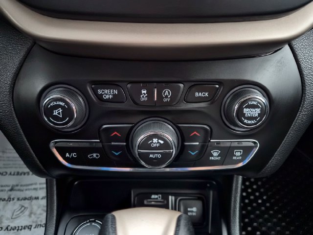 Used 2015 Jeep Cherokee Latitude w/ Comfort/Convenience Group AWD/4WD image 26