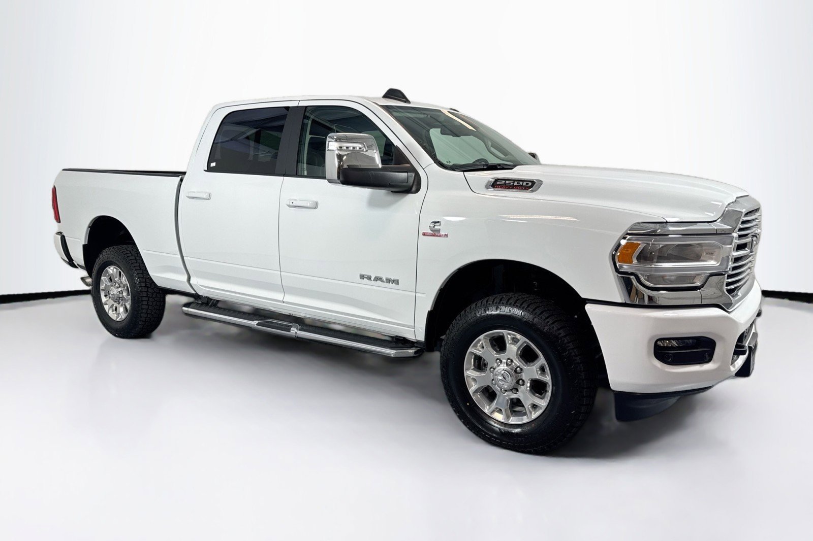 Used 2024 RAM 2500 Laramie AWD/4WD image 3
