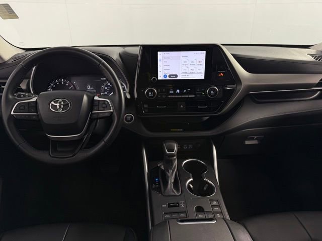Used 2024 Toyota Highlander XLE image 25