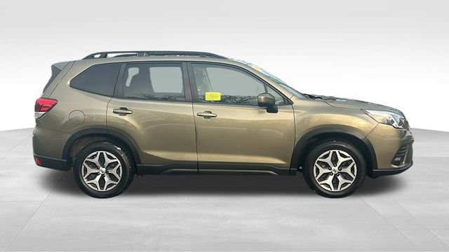 Used 2023 Subaru Forester Premium image 14