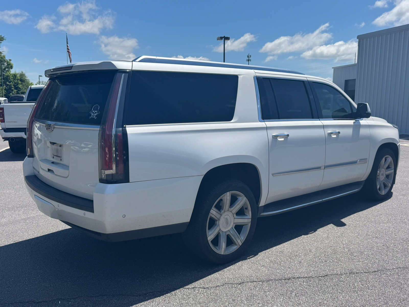 Used 2017 Cadillac Escalade ESV Luxury AWD/4WD image 5