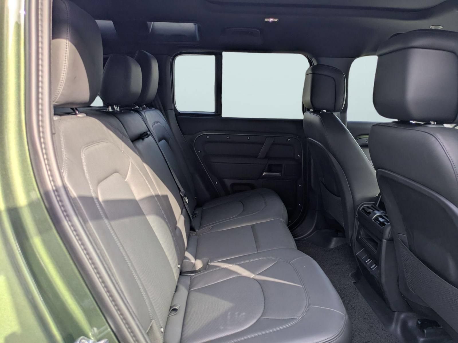 New 2026 Land Rover Defender 110 X-Dynamic SE AWD/4WD image 28