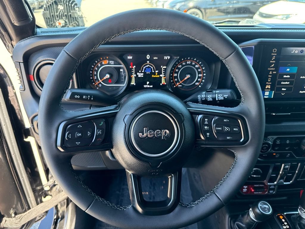 Used 2025 Jeep Wrangler Unlimited Rubicon AWD/4WD image 14