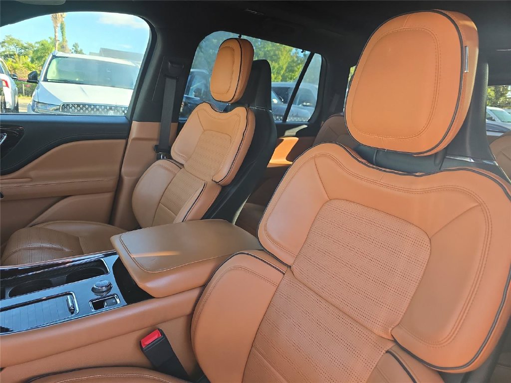 Used 2023 Lincoln Aviator Black Label AWD/4WD image 17