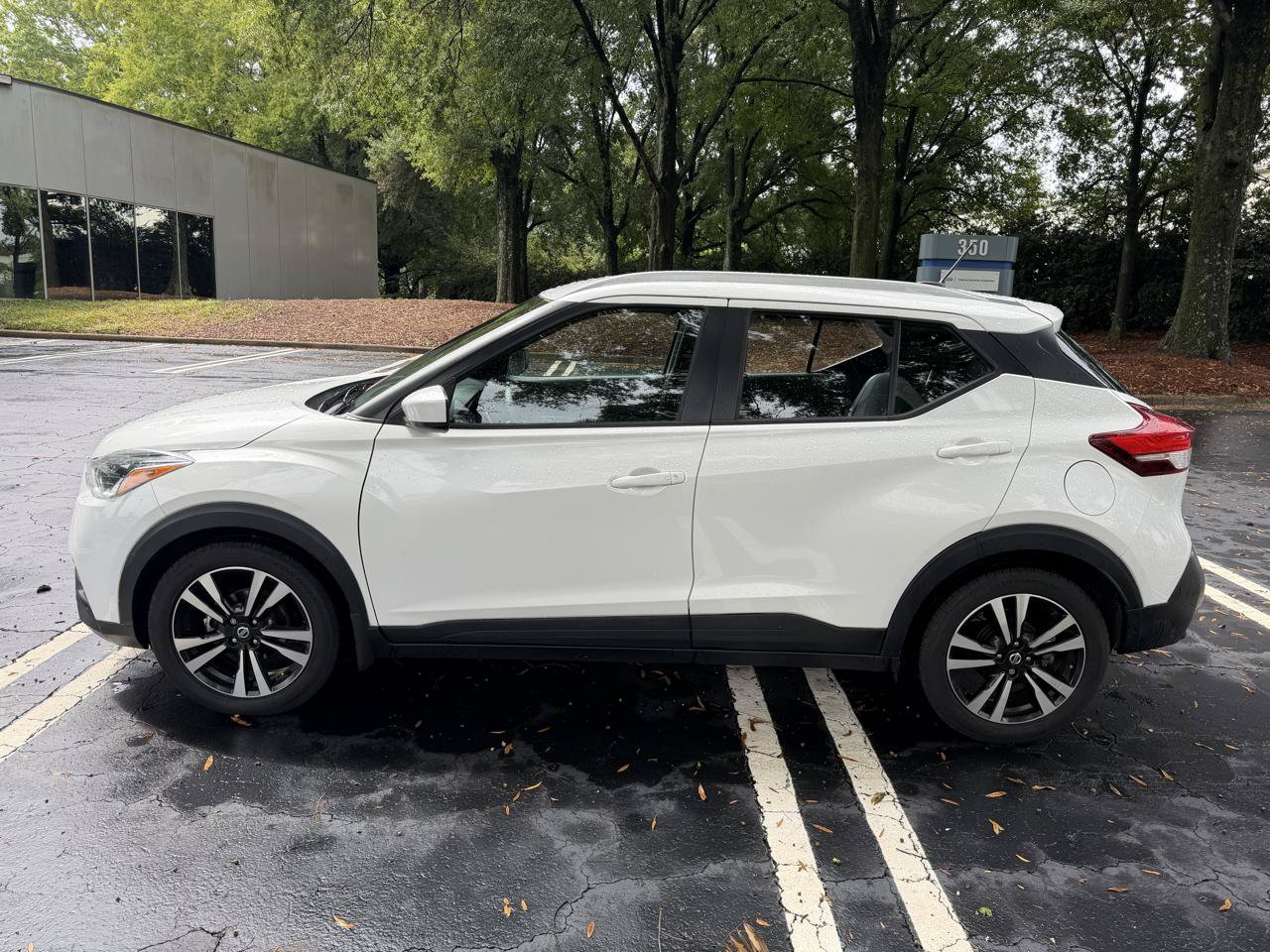 Used 2019 Nissan Kicks SV FWD image 8