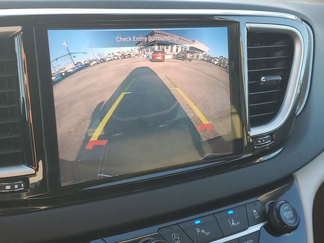 Used 2024 Chrysler Pacifica Touring-L image 28