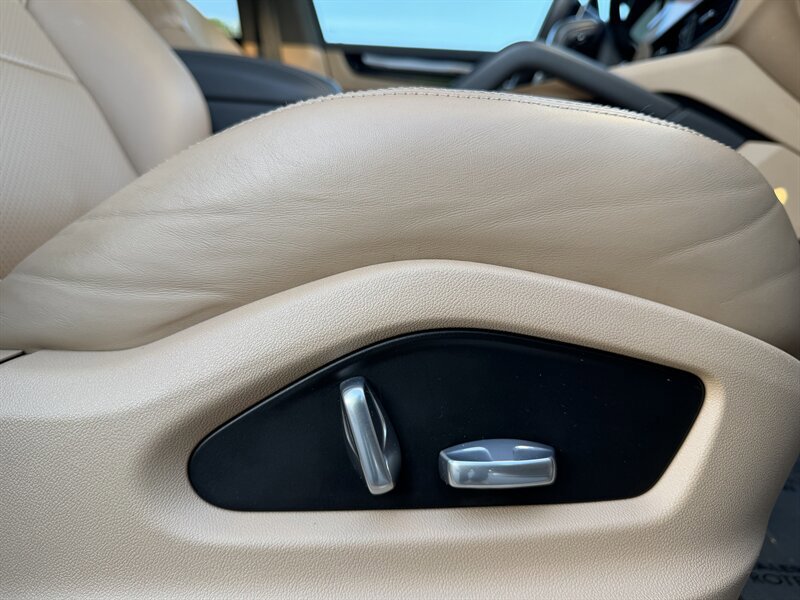 Used 2021 Porsche Cayenne AWD/4WD image 39