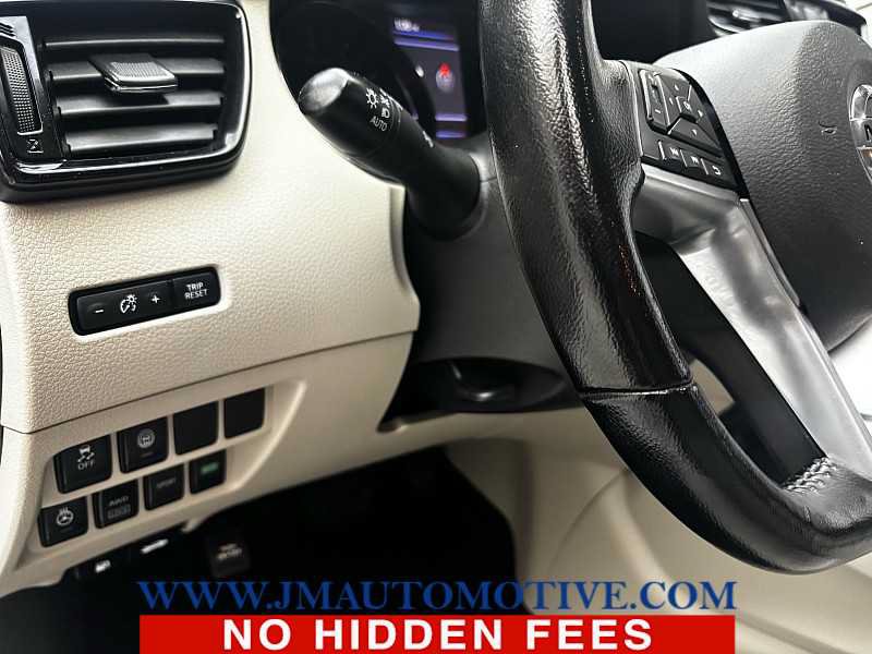 Used 2022 Nissan Rogue Sport SV AWD/4WD image 16