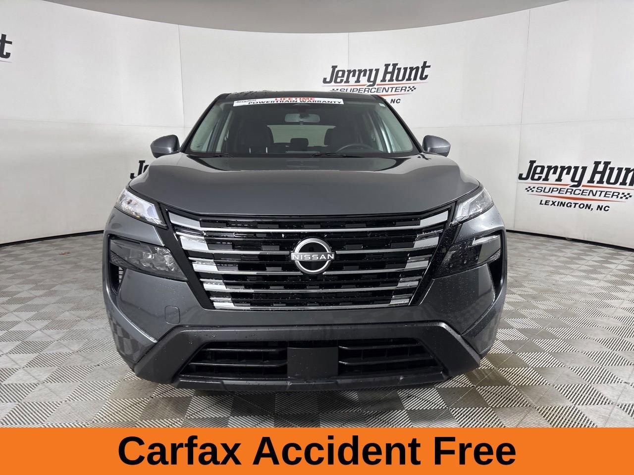 Used 2025 Nissan Rogue SV image 3